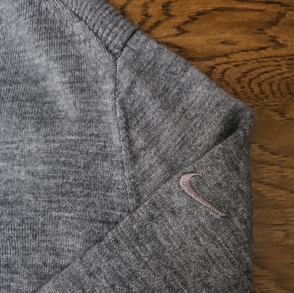 Nike Golf V-Neck Sweater Sz xl - Picture 2 of 3